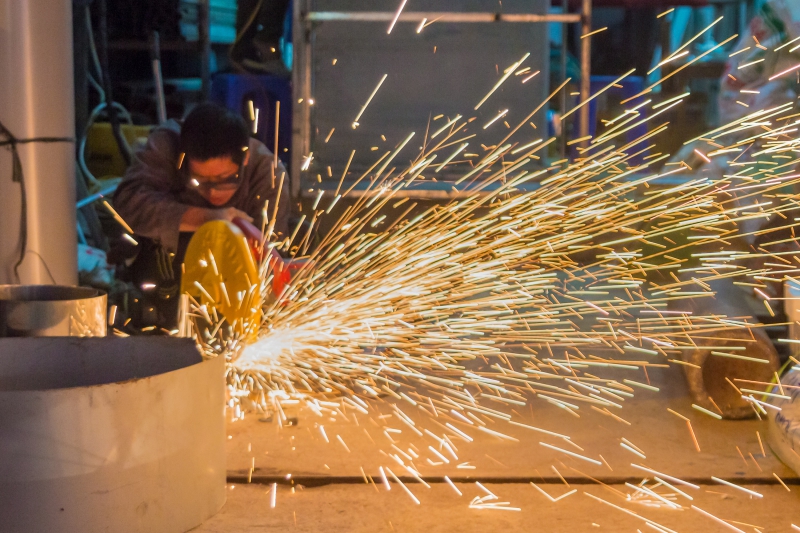 coiffure-ANTIBES-min_work-man-workshop-steel-equipment-metal-496138-pxhere.com